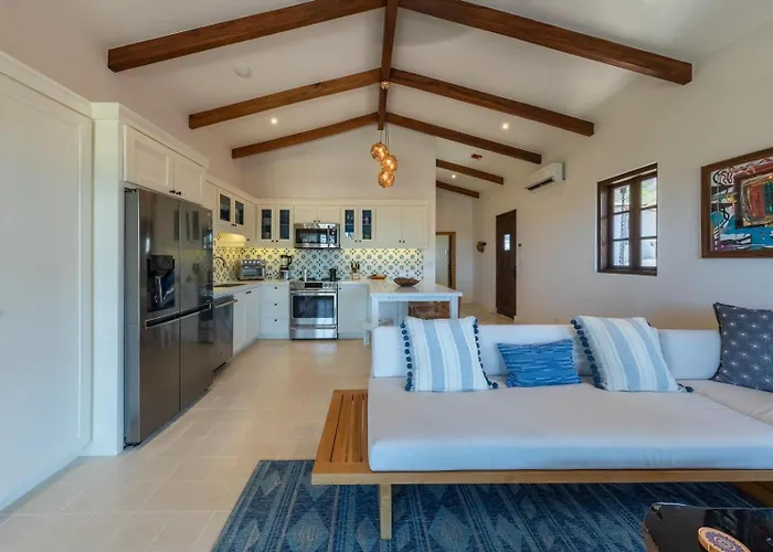 4 Bedroom Complex At Catalinas *