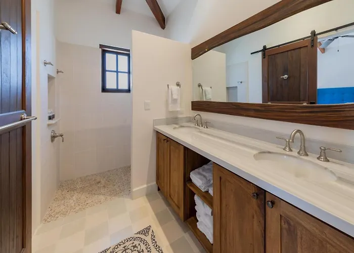 Villa 4 Bedroom Complex At Catalinas Playa Danta