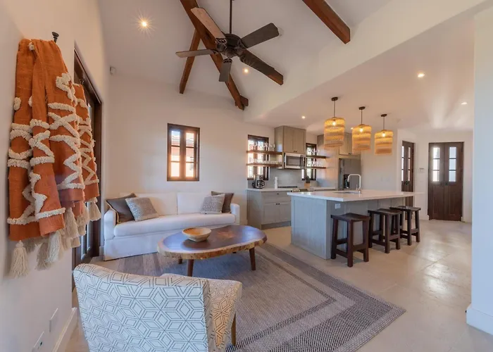 Villa 4 Bedroom Complex At Catalinas